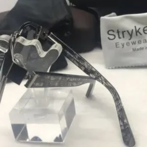 Stryker Polarized sunglass black/gold & Gray lens - Picture 6 of 8